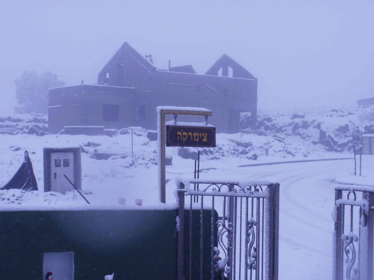 Zimmerke Bruchim Qela' Alon Exterior photo
